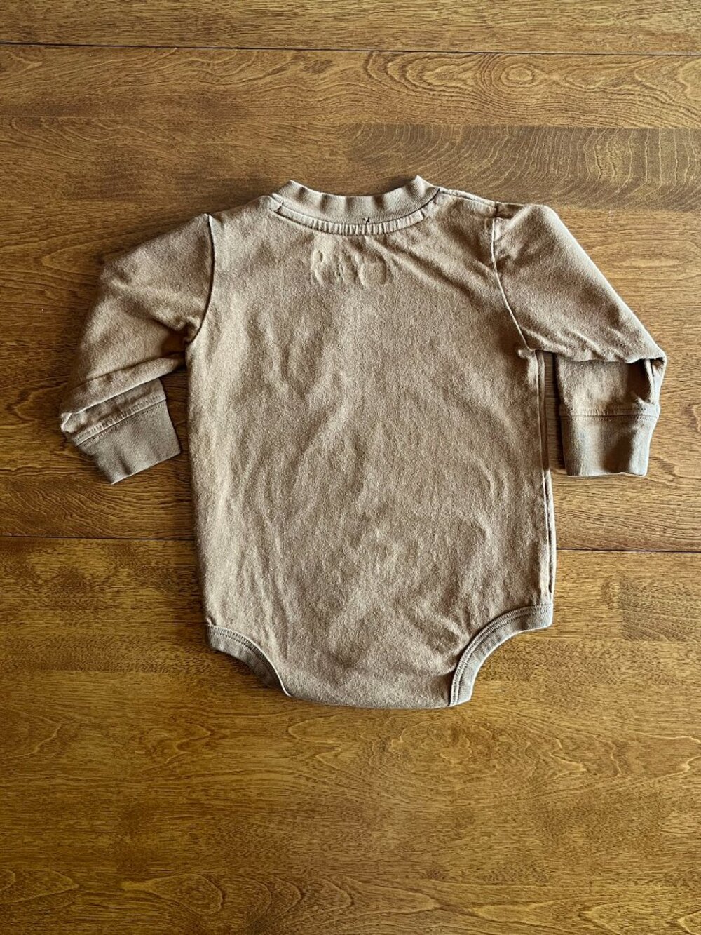 Carhartt tan pocket onesie 6m - Picture 5 of 5